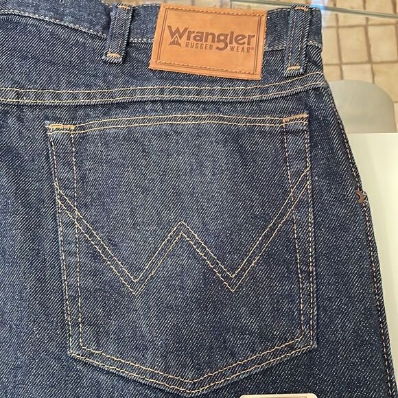 Wrangler classic fit jeans 38/30 dark blue wash new no tags - Picture 2 of 13